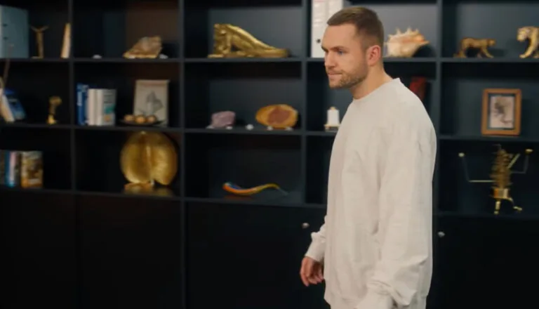 Момент из 24 серии 1 сезона