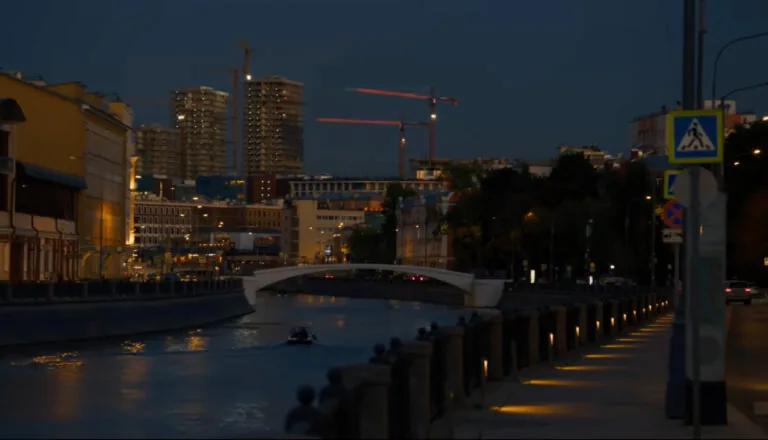 Момент из 9 серии 2 сезона